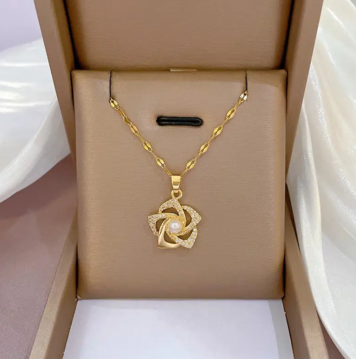 Collier Astra